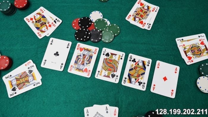 ตัวอย่างวิธีเล่น poker 5 ใบสำหรับมือใหม่