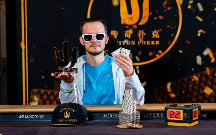 Mikita Badziakouski นัก Poker อาชีพ